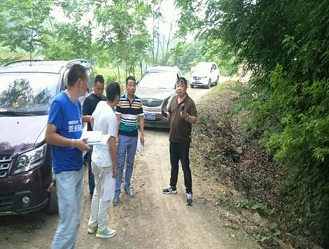 澧县自然村通水泥路项目部开展前期现场勘查设计工作(图1) 澧县自然村通水泥路项目部开展前期现场勘查设计工作(图1)